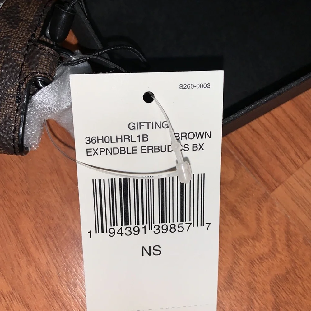 Brand New in Box Michael Kors Expandable Earbud Case